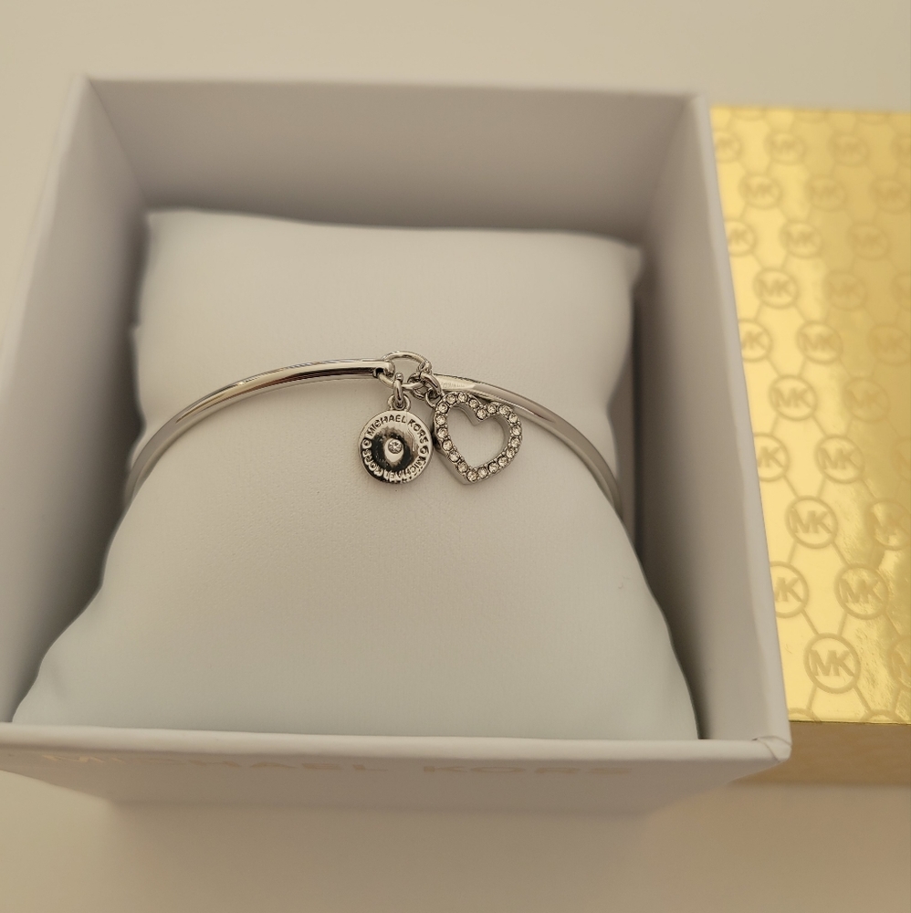 MICHAEL KORS women's heart charm bangle bracelet NWT